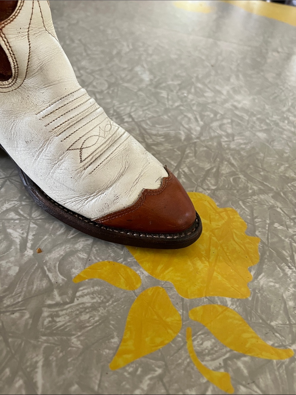 Two-Tone Brown and White vintage Cowboy Boots. Donating to cancer shop 7/14 - Picture 12 of 15
